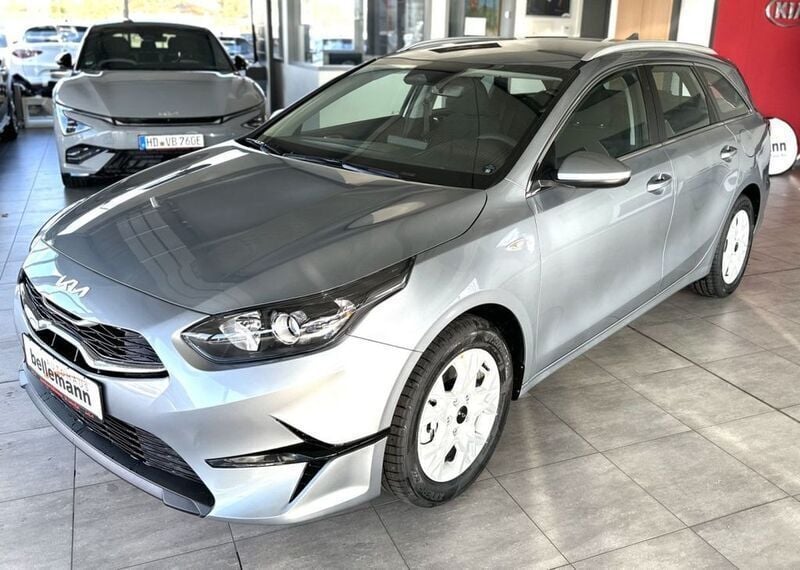 Silber Neu 2025 Kia Ceed Sportswagon Comfort Kombi | 26.750 € (Etwas zu teuer) - Bild 1/4