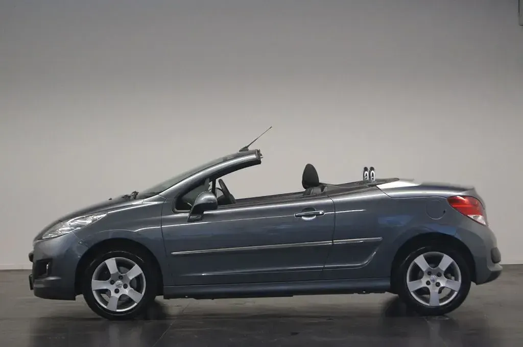 Gebraucht Peugeot 207 CC Premium 120 PS (88 kW) 2010 Grau Cabrio