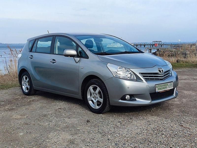 Gebraucht Toyota Verso Edition 147 PS (108 kW) 2011 Grau Van / Kleinbus