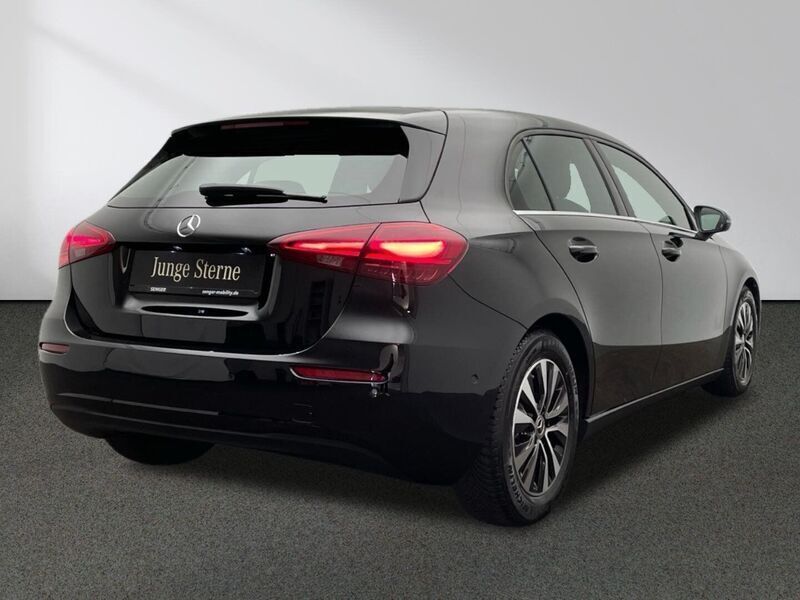 Gebraucht Mercedes A180 136 PS (100 kW) 2023 Schwarz Kleinwagen
