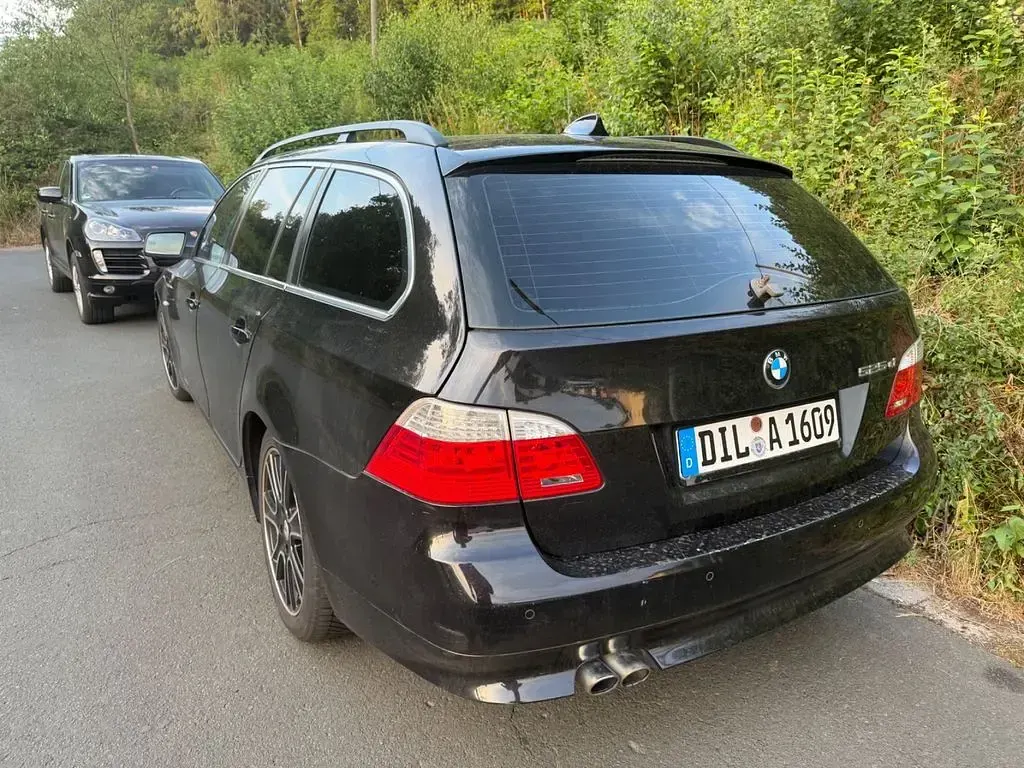Gebraucht BMW 525 197 PS (144 kW) 2009 Schwarz Kombi