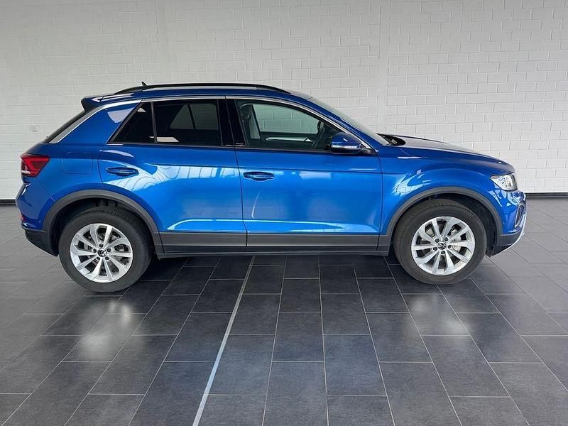 Gebraucht VW T-Roc Life 150 PS (110 kW) 2024 Ravennablau SUV
