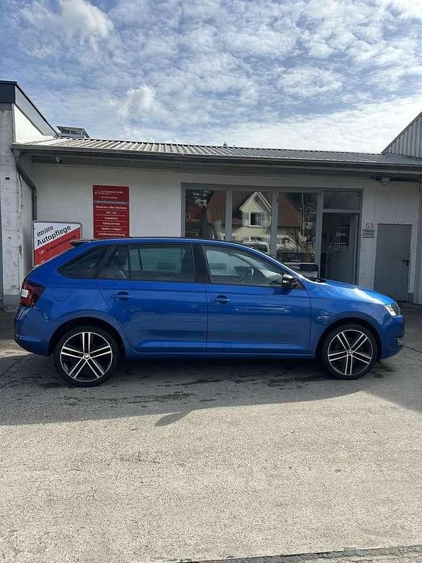 Gebraucht Skoda Rapid Emotion Plus 116 PS (85 kW) 2015 Raceblau metallic Kleinwagen