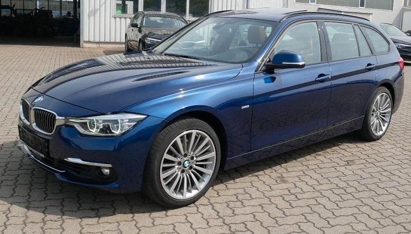 Gebraucht BMW 330 Luxury Line 252 PS (185 kW) 2018 Blau Kombi