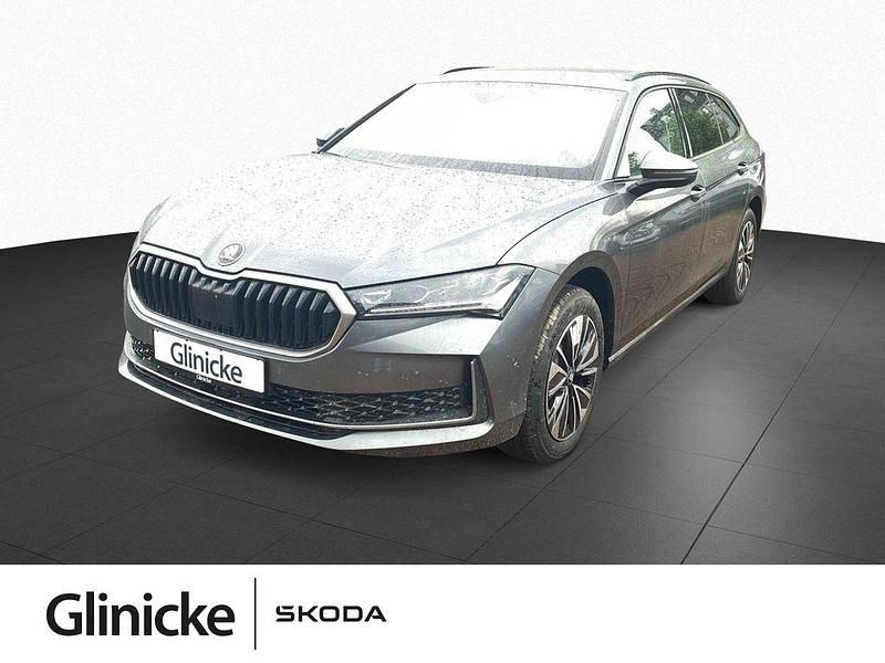 Neu Skoda Superb Selection 150 PS (110 kW) 2025 Graphitegrau metallic Kombi