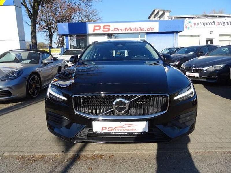 Gebraucht Volvo V60 Core 163 PS (119 kW) 2022 Schwarz Kombi