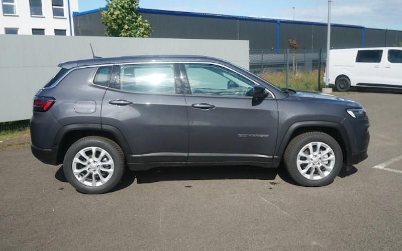 Neu Jeep Compass Altitude 130 PS (95 kW) 2025 Grau SUV