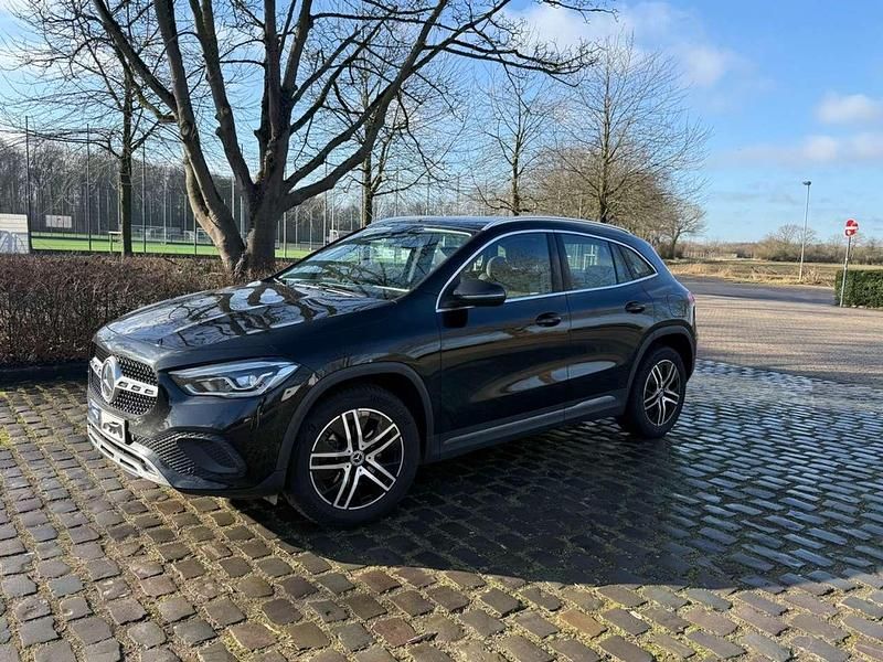 Gebraucht Mercedes GLA200 Progressive 163 PS (119 kW) 2020 Schwarz SUV