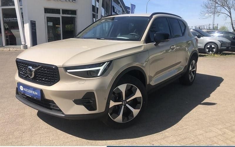 Beige Gebraucht 2024 Volvo XC40 Plus SUV | 35.394 € (Guter Preis) - Bild 1/4