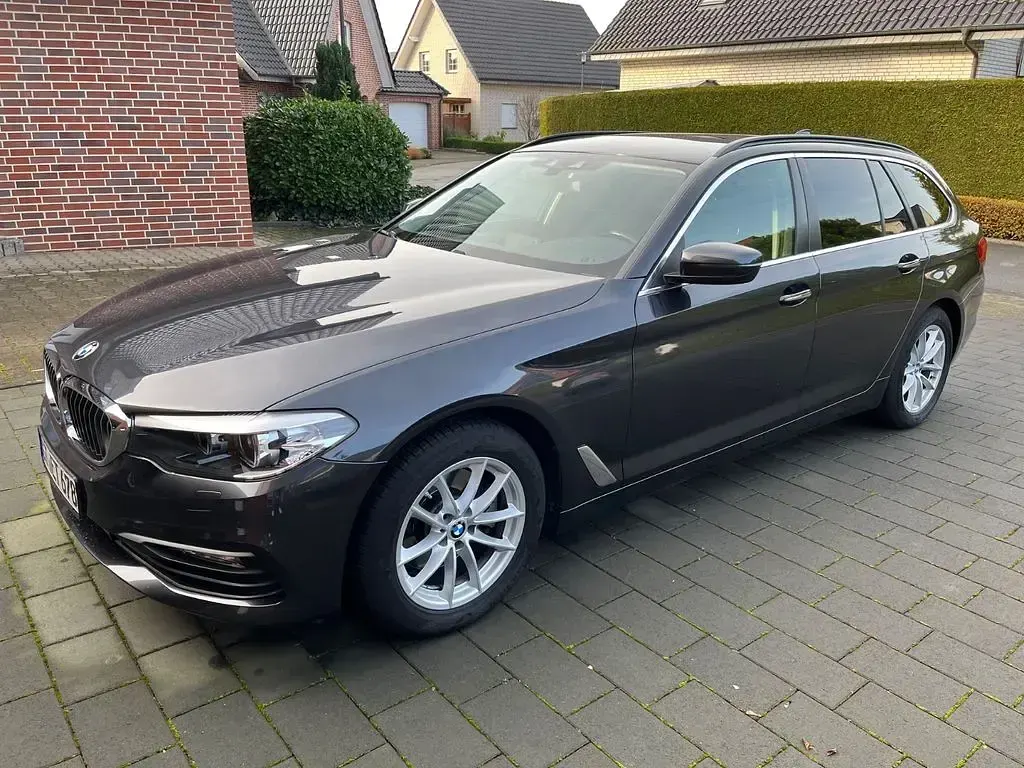 Gebraucht BMW 520 Performance 190 PS (139 kW) 2017 Grau Kombi