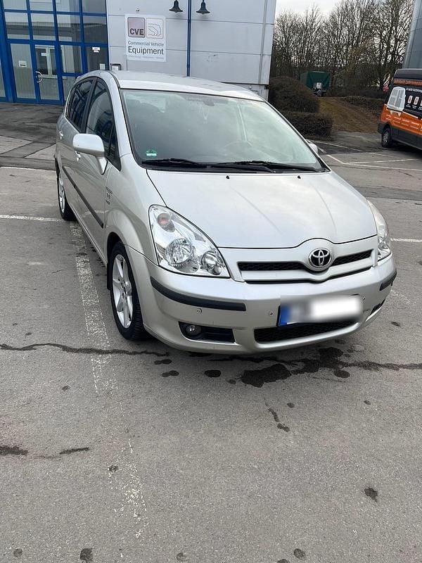 Grau Gebraucht 2005 Toyota Corolla Verso Van / Kleinbus | 4.000 € (Fairer Preis) - Bild 1/4
