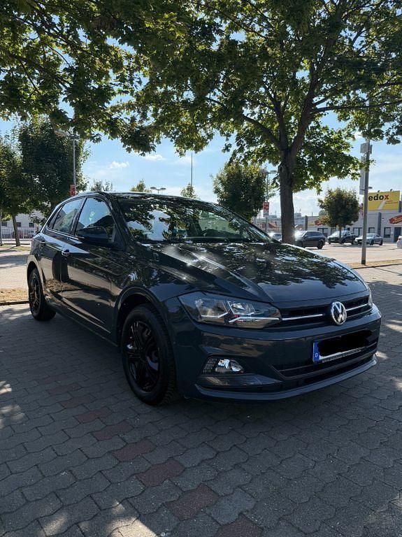 Grau Gebraucht 2017 VW Polo Beats Limousine | 8.500 € (Guter Preis) - Bild 1/4