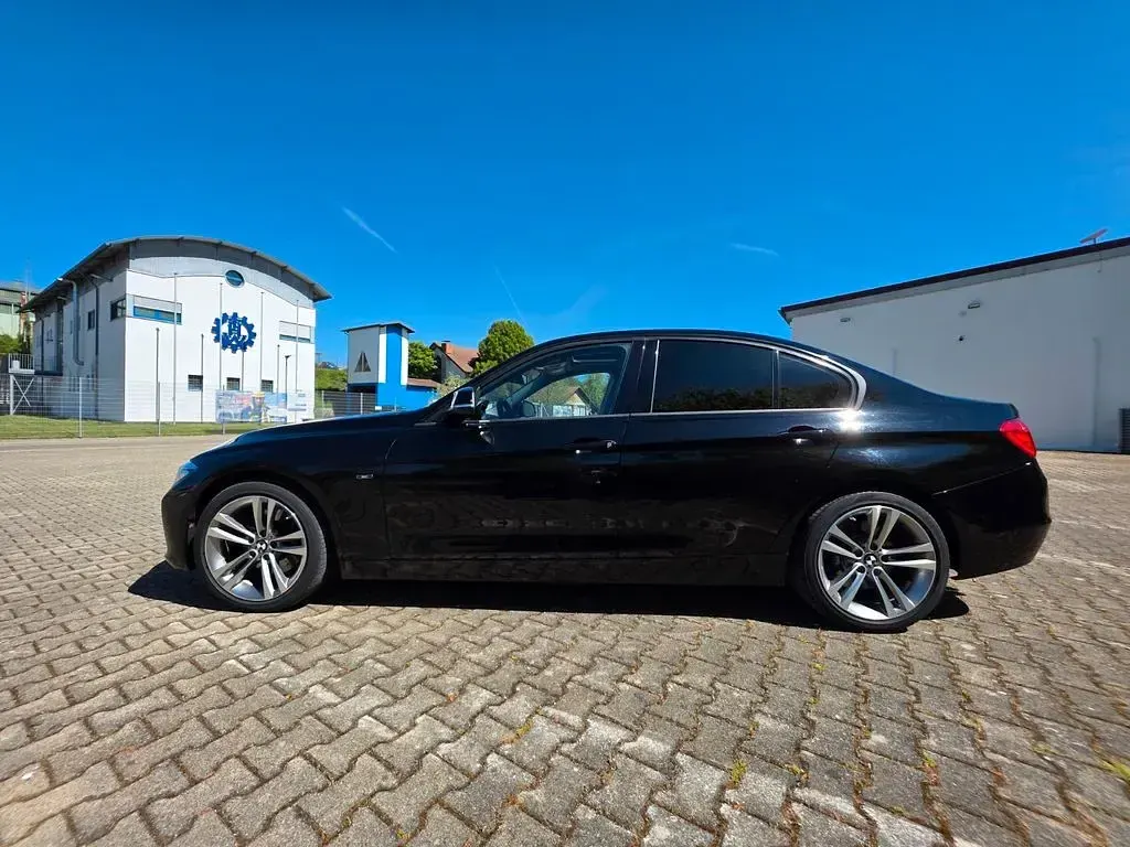 Gebraucht BMW 330 Sport Line 258 PS (189 kW) 2014 Schwarz Limousine