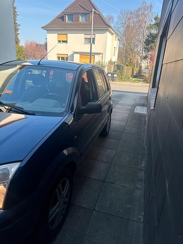 Second-hand Ford Fusion 2002 Albastru Hatchback