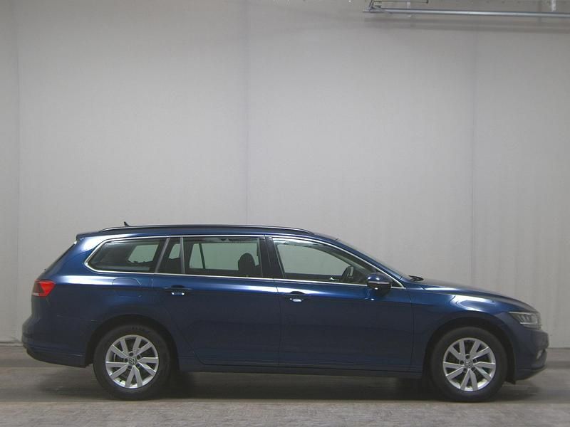 Blau Gebraucht 2020 VW Passat Business Kombi | 12.980 € (Superpreis) - Bild 1/4