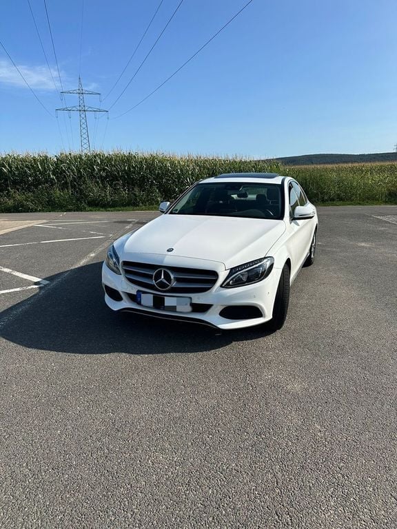 Weiß Gebraucht 2017 Mercedes C200 Edition Limousine | 19.000 € (Superpreis) - Bild 1/4