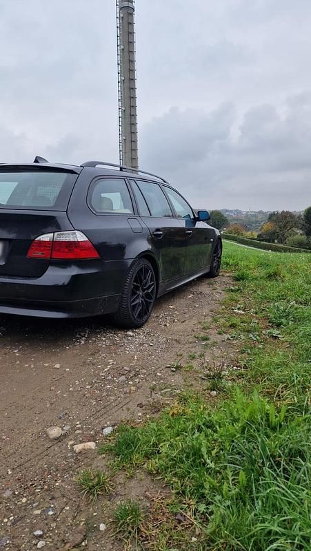 Gebraucht BMW 530 235 PS (172 kW) 2008 Schwarz Kombi