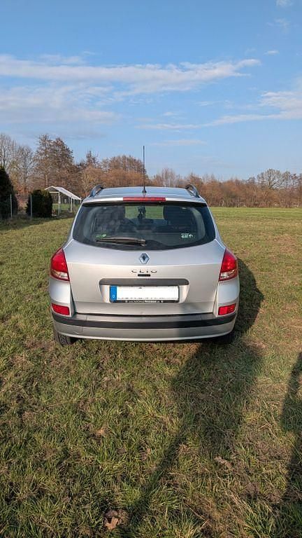 Gebraucht Renault Clio II 75 PS (55 kW) 2008 Silber Kombi