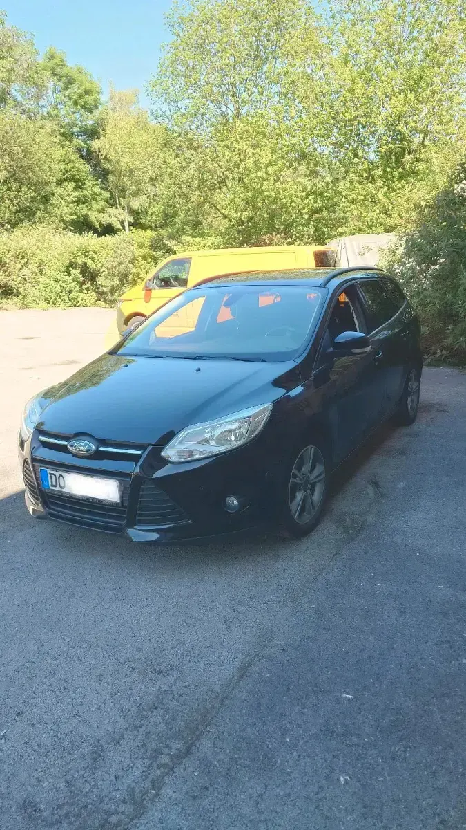 Begagnad Ford Focus 116 HK (85 kW) 2014 Svart Kombi