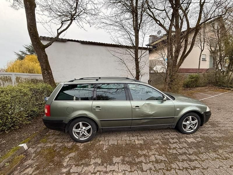 Gebraucht VW Passat 115 PS (84 kW) 2003 Grün Kombi