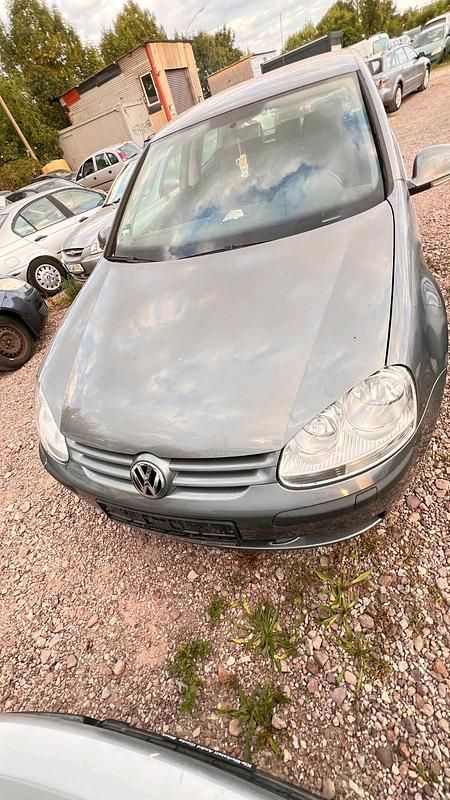 Silber Gebraucht 2005 VW Golf IV Kleinwagen | 1.499 € (Guter Preis) - Bild 1/4