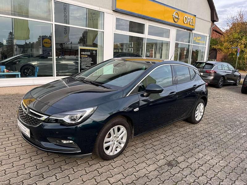 Gebraucht Opel Astra Dynamic 125 PS (91 kW) 2018 Smaragd gruen (mi) Kleinwagen