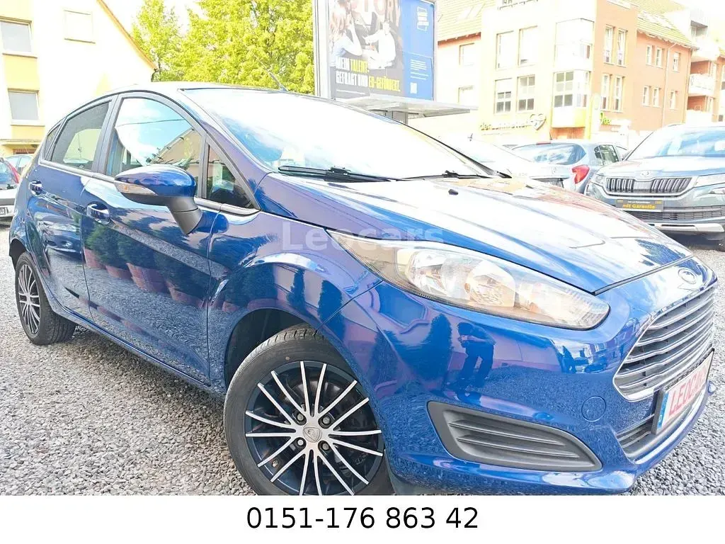 Gebraucht Ford Fiesta Trend 82 PS (60 kW) 2015 Blau Kleinwagen
