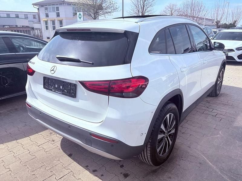 Gebraucht Mercedes GLA200 163 PS (119 kW) 2021 Weiß SUV