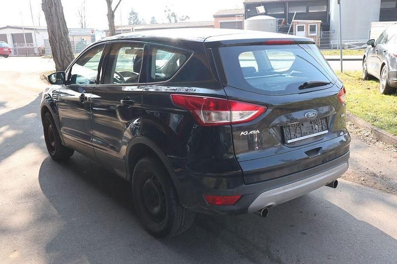 Gebraucht Ford Kuga Trend 120 PS (88 kW) 2016 Schwarz SUV