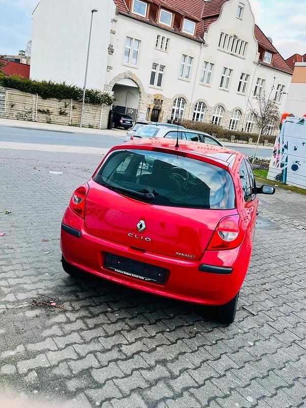 Gebraucht Renault Clio II 70 PS (51 kW) 2006 Rot Kleinwagen