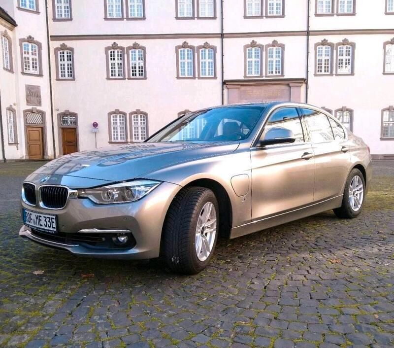 Silber Gebraucht 2017 BMW 330e iPerformance Limousine | 20.500 € - Bild 1/4