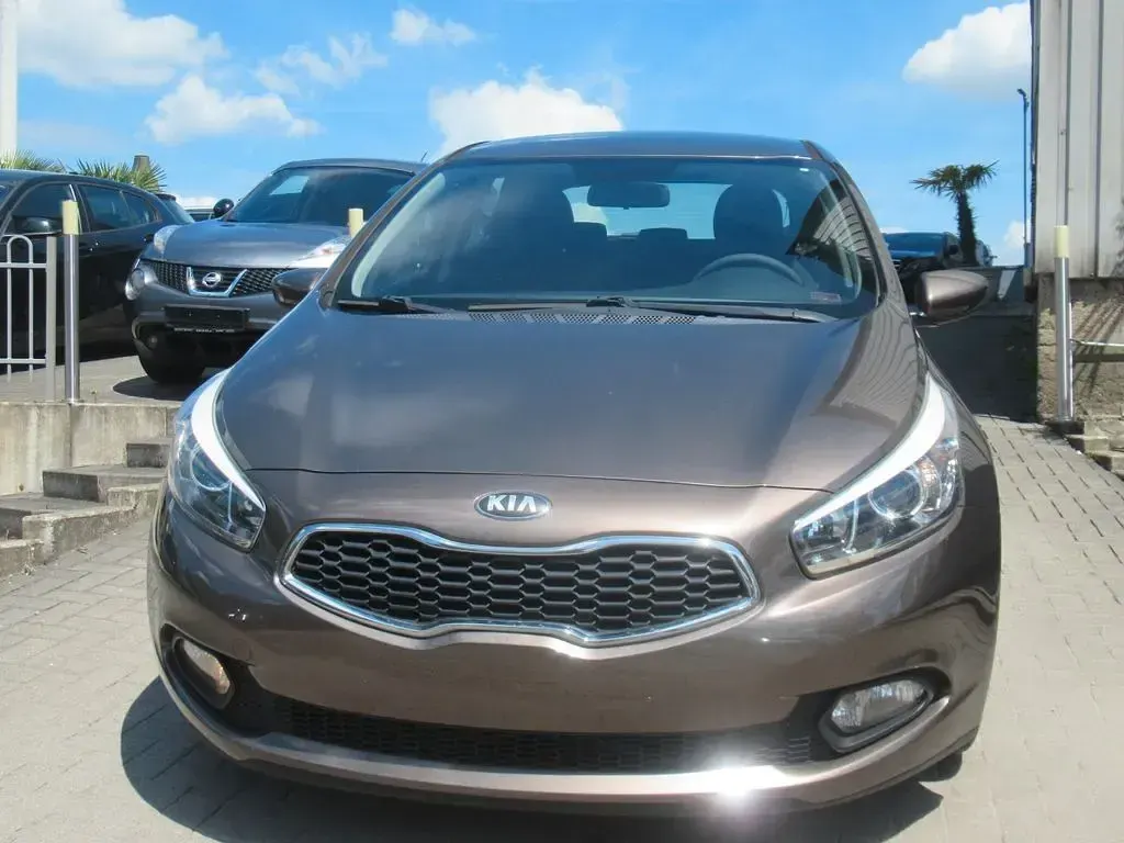 Gebraucht Kia Ceed Edition 7 99 PS (72 kW) 2013 Braun Kleinwagen