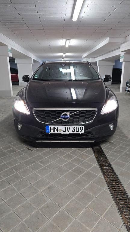 Schwarz Gebraucht 2015 Volvo V40 CC Ocean Race Kombi | 13.150 € (Fairer Preis) - Bild 1/4