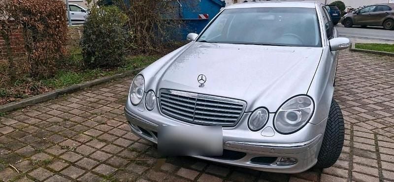 Second-hand Mercedes E200 163 CP (119 kW) 2003 Argintiu Berlinǎ
