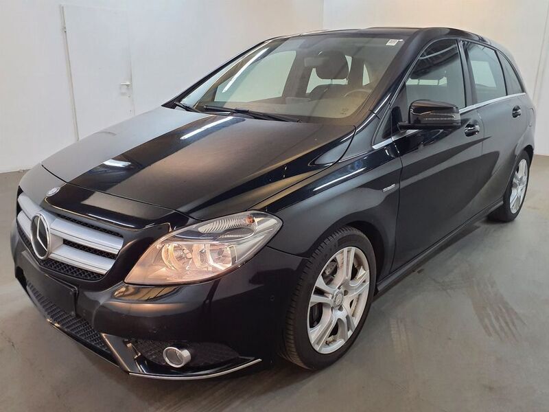 Schwarz Gebraucht 2012 Mercedes B180 Edition Van / Kleinbus | 7.790 € (Fairer Preis) - Bild 1/4