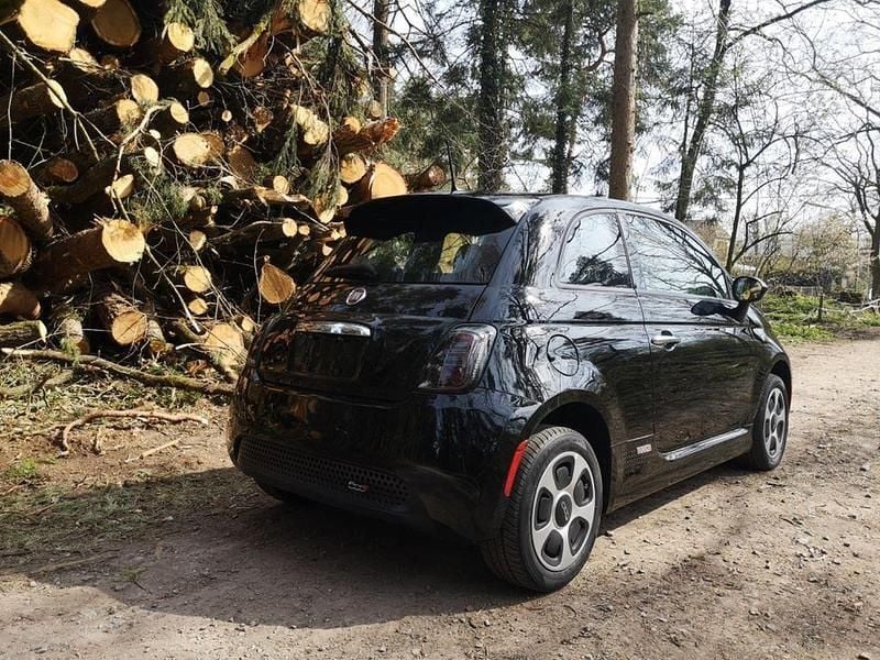 Gebraucht Fiat 500e 83 kW (113 PS) 2021 Schwarz Kleinwagen
