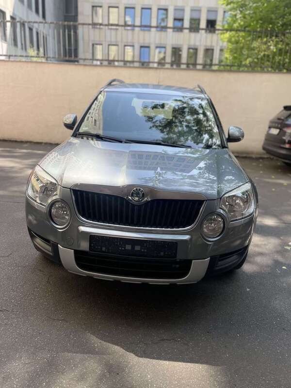 Platin grau metallic Gebraucht 2010 Skoda Yeti Ambition SUV | 4.990 € (Fairer Preis) - Bild 1/4