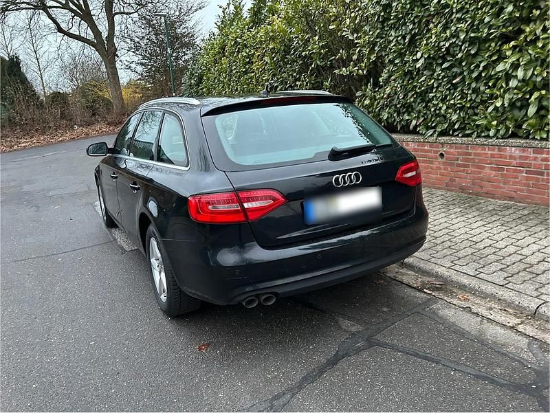 Second-hand Audi A4 120 CP (88 kW) 2012 Negru Break