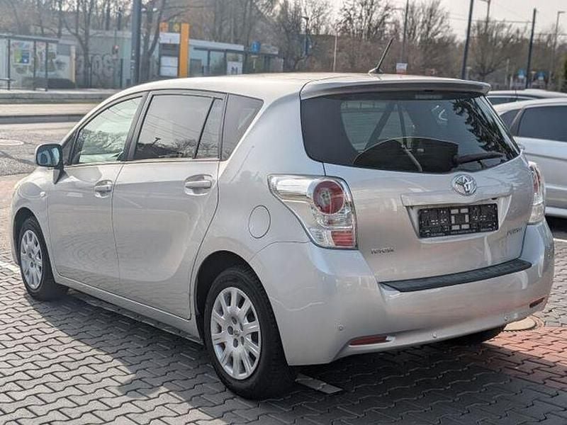 Gebraucht Toyota Verso Life 147 PS (108 kW) 2012 Silber (silver metallic) Van / Kleinbus