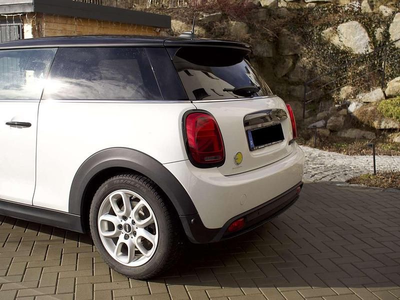 Gebraucht Mini Cooper SE Classic 135 kW (184 PS) 2023 Weiß Kleinwagen