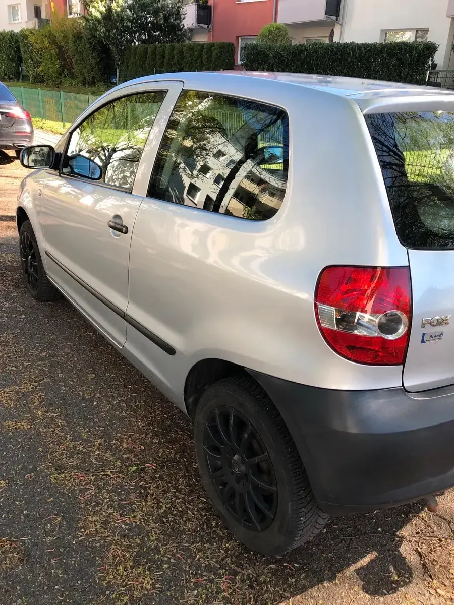Używany VW Fox 55 KM (40 kW) 2007 Szary Hatchback
