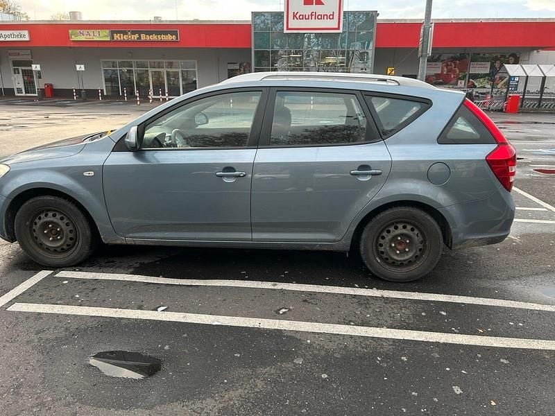 Gebraucht Kia Ceed 109 PS (80 kW) 2009 Blau Kleinwagen