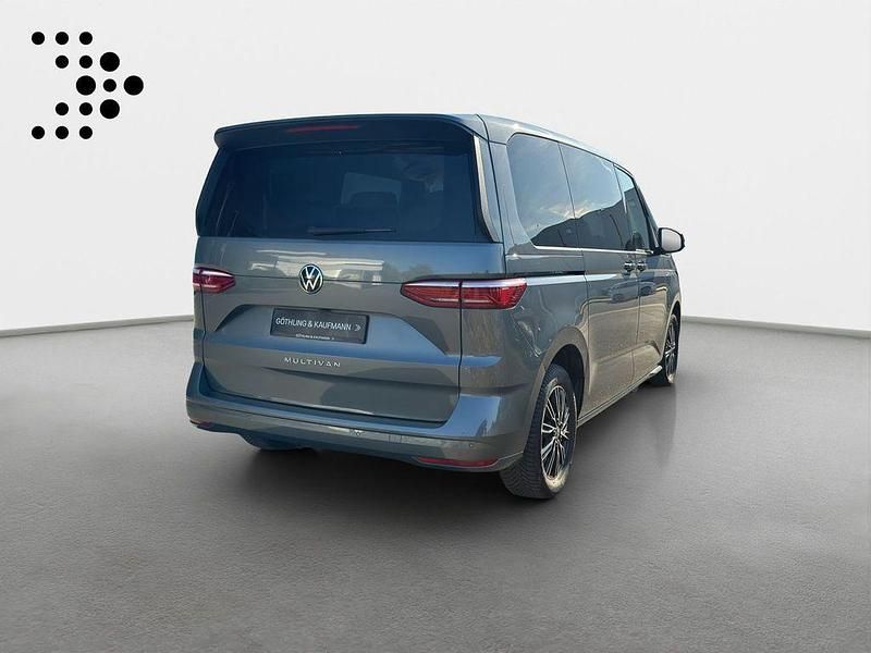 Second-hand VW Multivan Life 150 CP (110 kW) 2023 Gri Monovolum