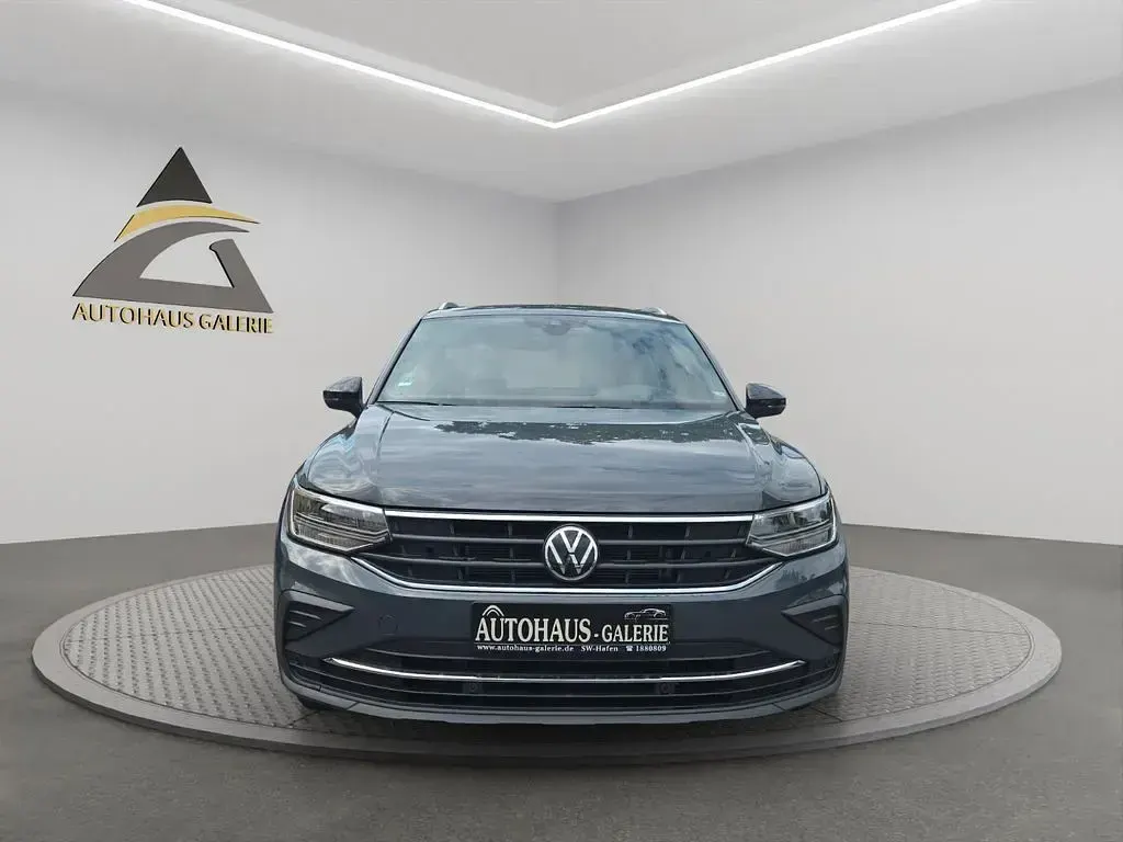 Gebraucht VW Tiguan Active 131 PS (96 kW) 2023 Grau SUV