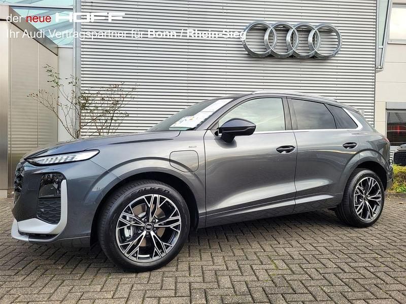Grau Gebraucht 2025 Audi Q3 S-Line SUV | 56.975 € - Bild 1/4