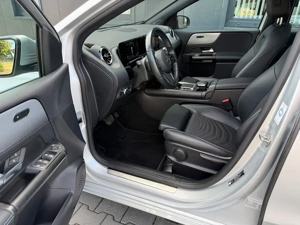 Gebraucht Mercedes B200 150 PS (110 kW) 2021 Silber Kleinwagen