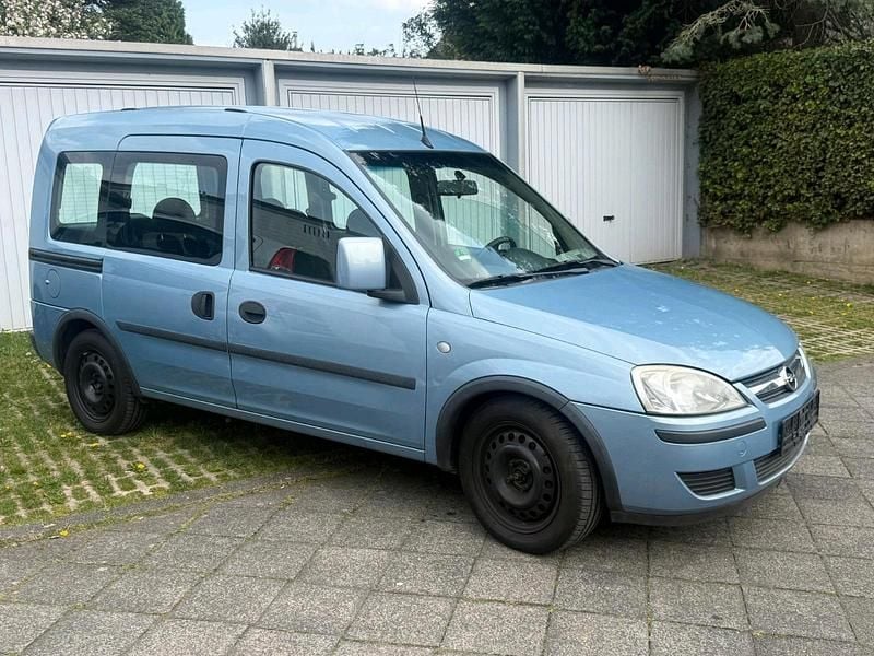 Second-hand Opel Combo 90 CP (66 kW) 2006 Albastru Monovolum