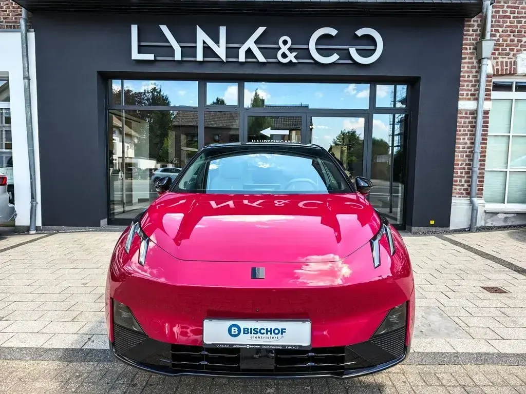 Neu Lynk & Co 02 200 kW (272 PS) 2026 Rot Limousine