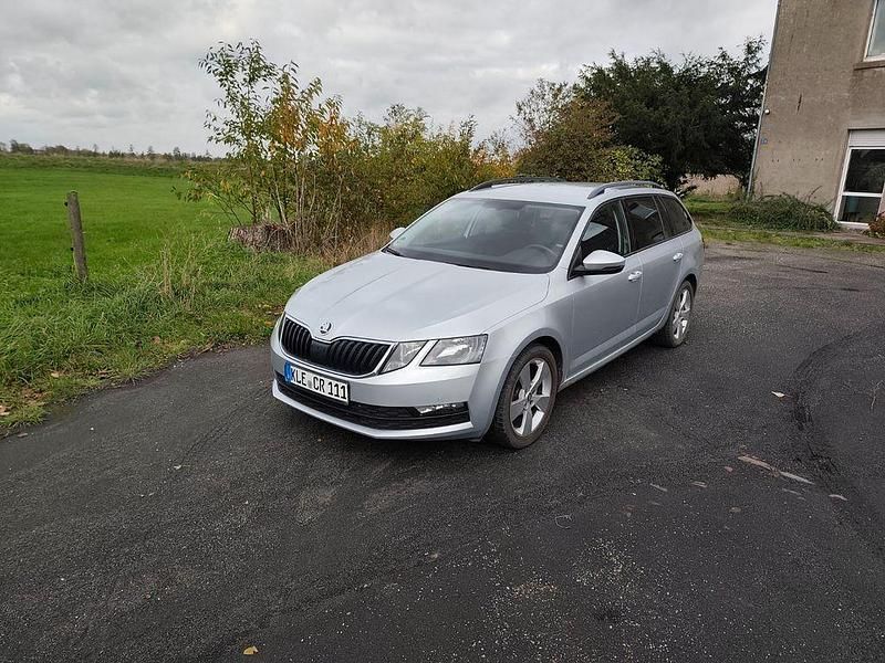 Silber Gebraucht 2020 Skoda Octavia Kombi | 14.500 € (Superpreis) - Bild 1/4