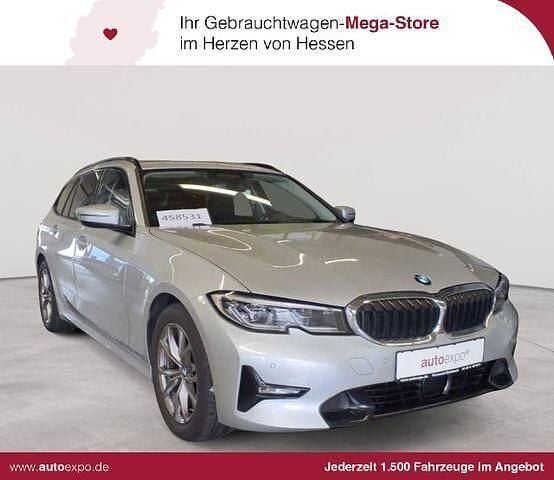 Glaciersilber metallic Gebraucht 2020 BMW 320 Sport Line Kombi | 25.290 € (Guter Preis) - Bild 1/4